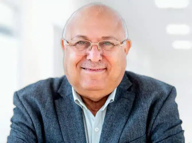 Dr. Azhar Daoud